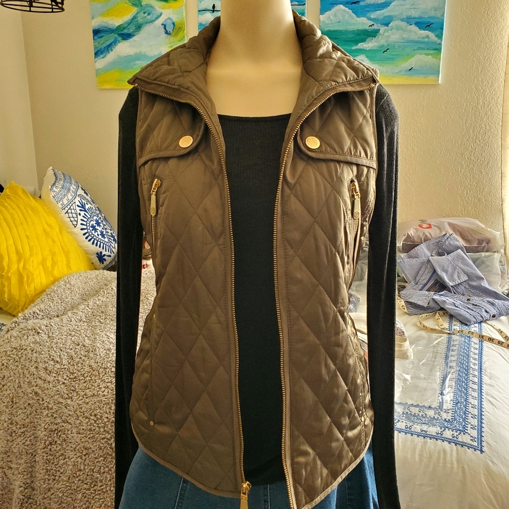 Vince Camuto Vest Great for anytime This jacket is beautiful and only wore once